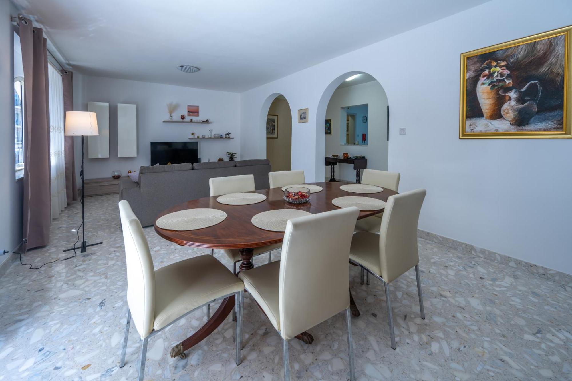 Spacious 3 Bedroom Apartment In The Heart Of St Julians Saint Julian's Exterior photo