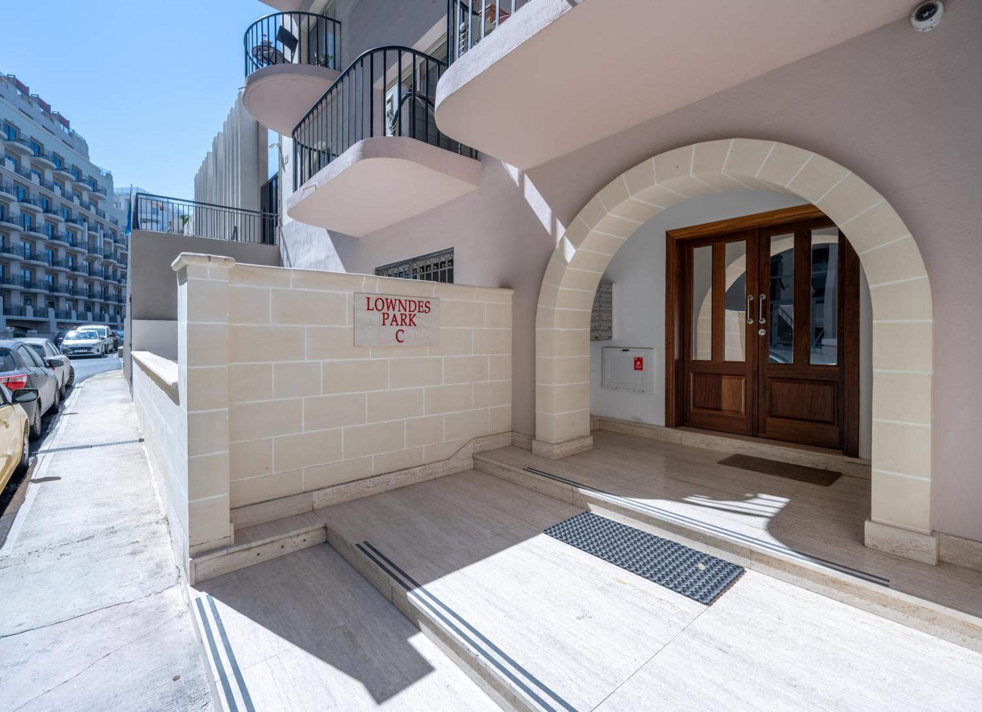 Spacious 3 Bedroom Apartment In The Heart Of St Julians Saint Julian's Exterior photo