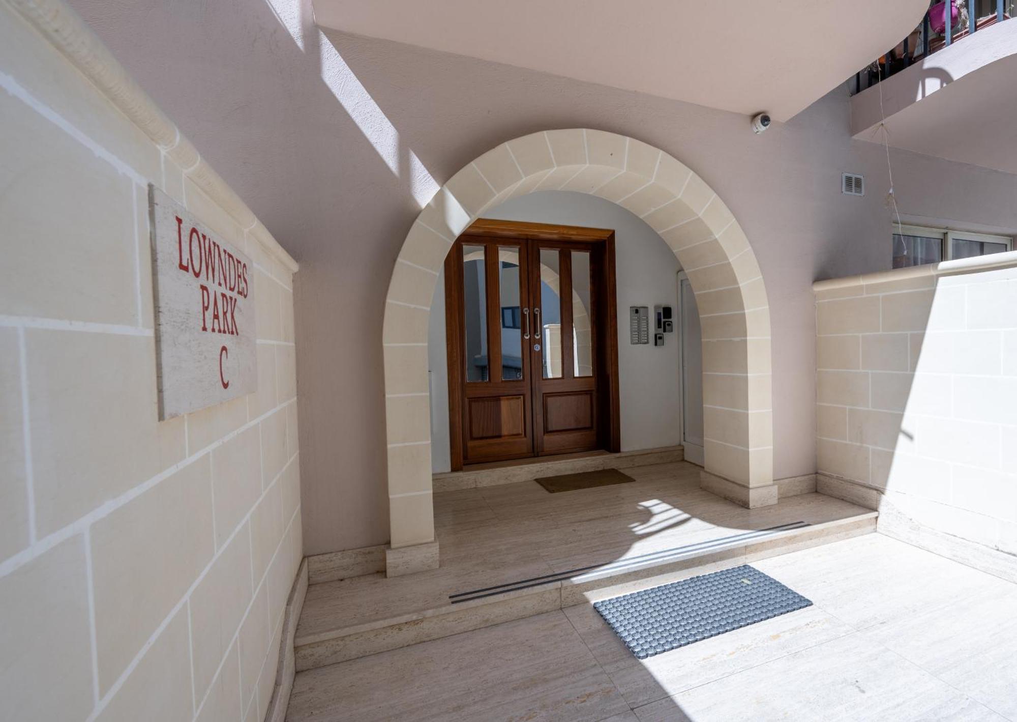 Spacious 3 Bedroom Apartment In The Heart Of St Julians Saint Julian's Exterior photo