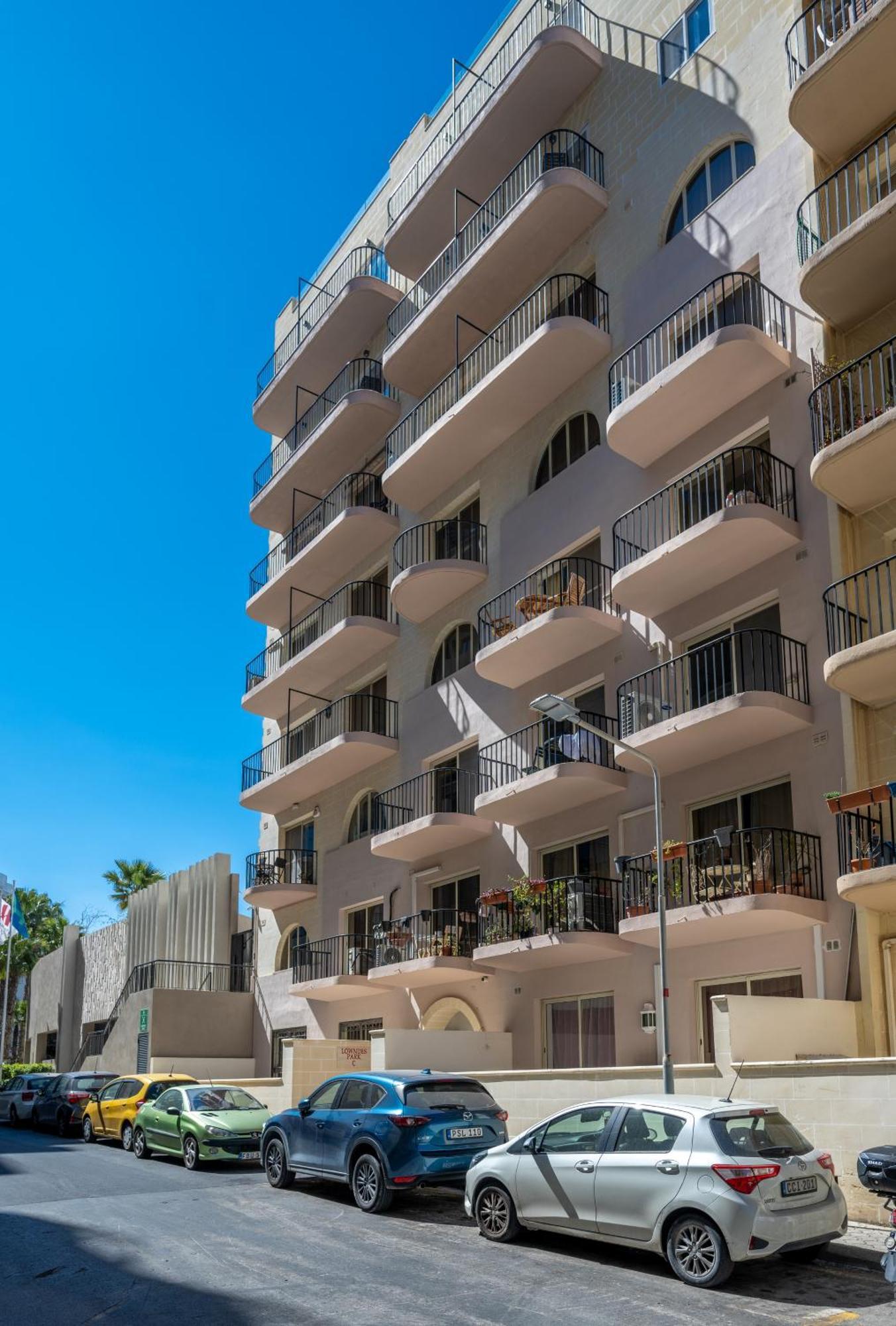 Spacious 3 Bedroom Apartment In The Heart Of St Julians Saint Julian's Exterior photo